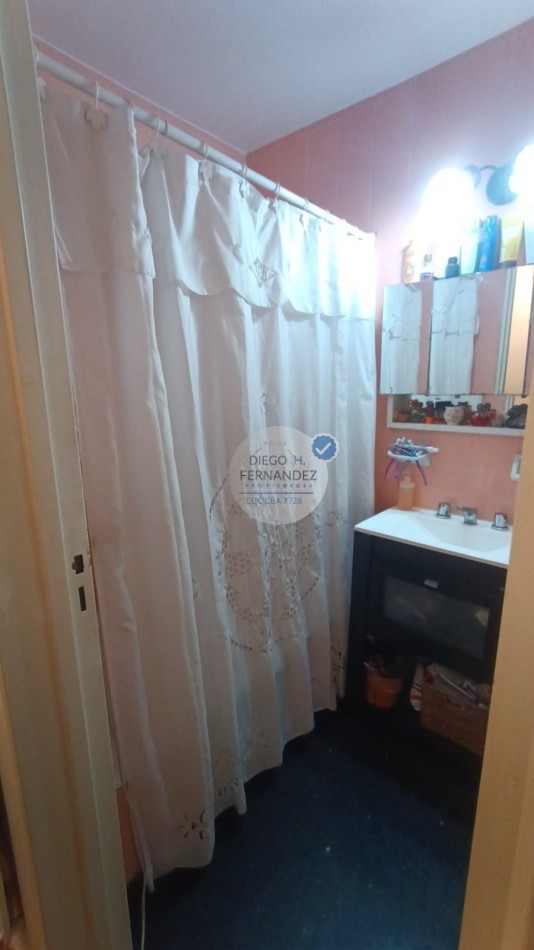 DEPARTAMENTO, 3 ambientes. EXCELENTE UBICACION , CIUDAD DE LA PAZ 1300.